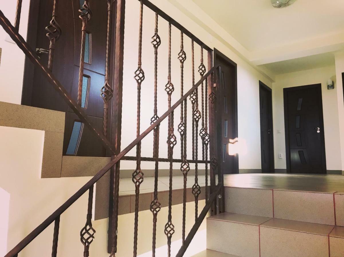 Casa Bucurr Hotel Afumati Bagian luar foto